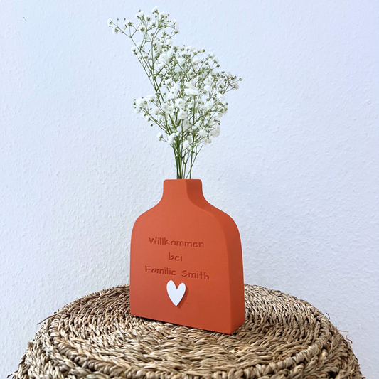 Personalisierte Blumenvase „Willkommen bei Familie …“ – Geschenk zum Einzug & für Zuhause